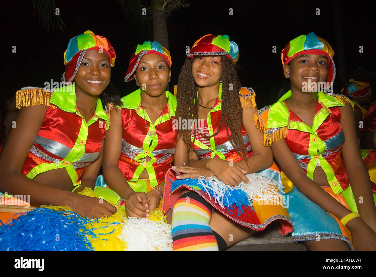 Quatre danseurs sur l'île de Bonaire, Antilles néerlandaises. Banque D'Images