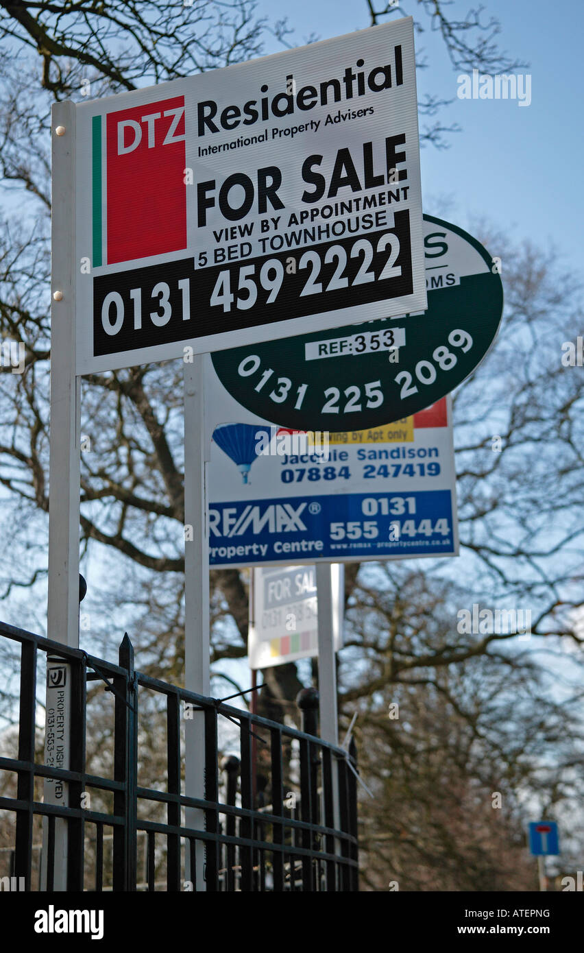Les panneaux pour house property sale, Édimbourg, Écosse, Royaume-Uni Banque D'Images