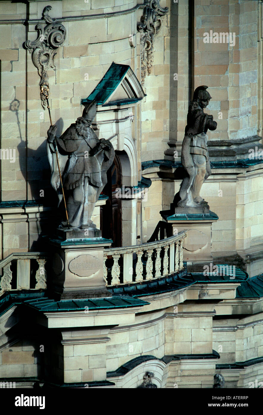 Les figures de saints à la cathédrale Banque D'Images