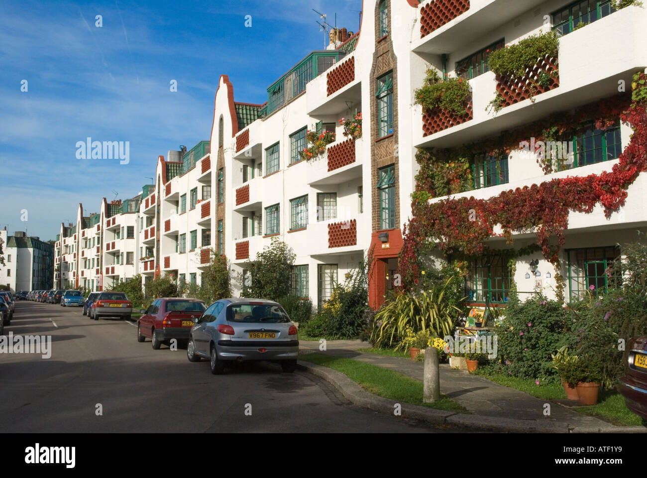 1930 immeuble d'Ealing Village, Hanger Lane London W5 Angleterre HOMER SYKES Banque D'Images