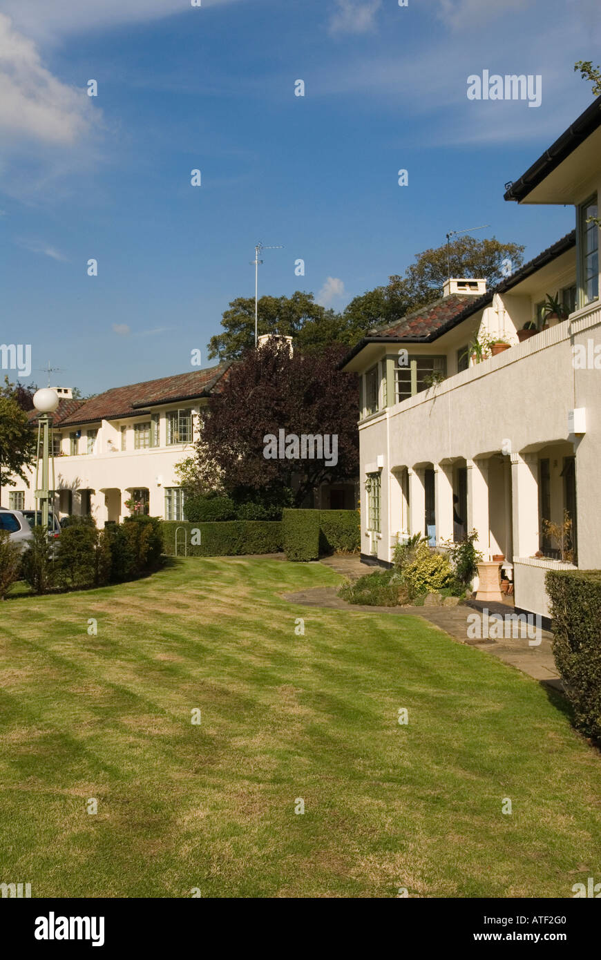 Colebrook Close West Hill, Putney Heath, Londres 2006 Art déco années 1930 construit domaine Hacienda-style développement des appartements de manoir des années 2000 Royaume-Uni HOMER SYKES Banque D'Images Colebrook Close West Hill, Putney Heath, Londres 2006 Art déco années 1930 construit domaine Hacienda-style développement des appartements de manoir des années 2000 Royaume-Uni HOMER SYKES Banque D'Images