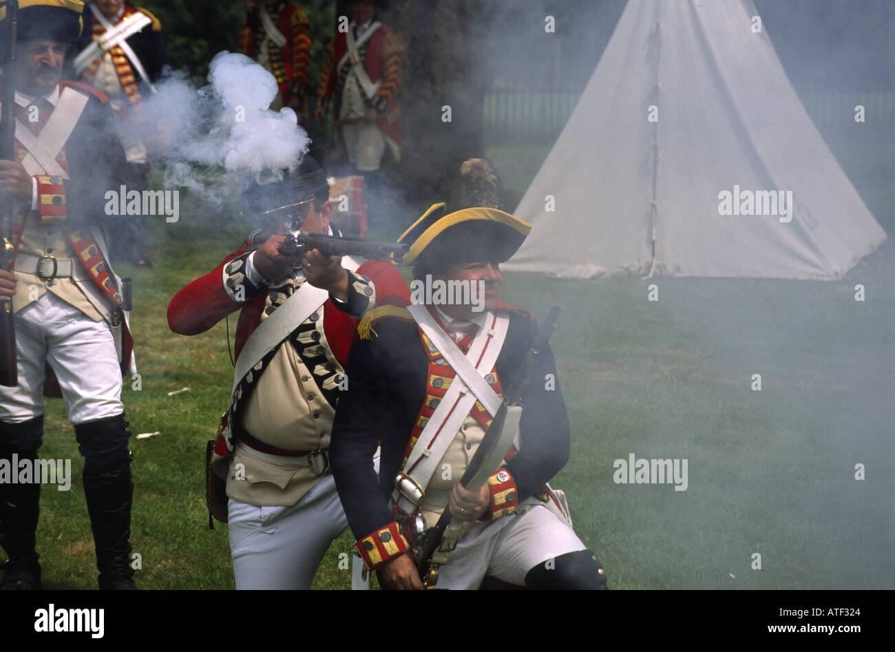 Manteaux Rouge britannique à un événement militaire re adoption England UK Banque D'Images