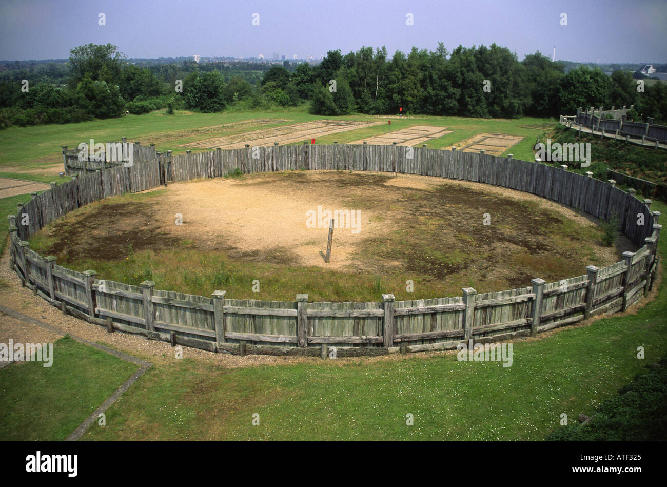 Réplique du gyrus romain à l'anneau d'entraînement des chevaux Lunt Fort à Baginton près de Coventry England UK Banque D'Images