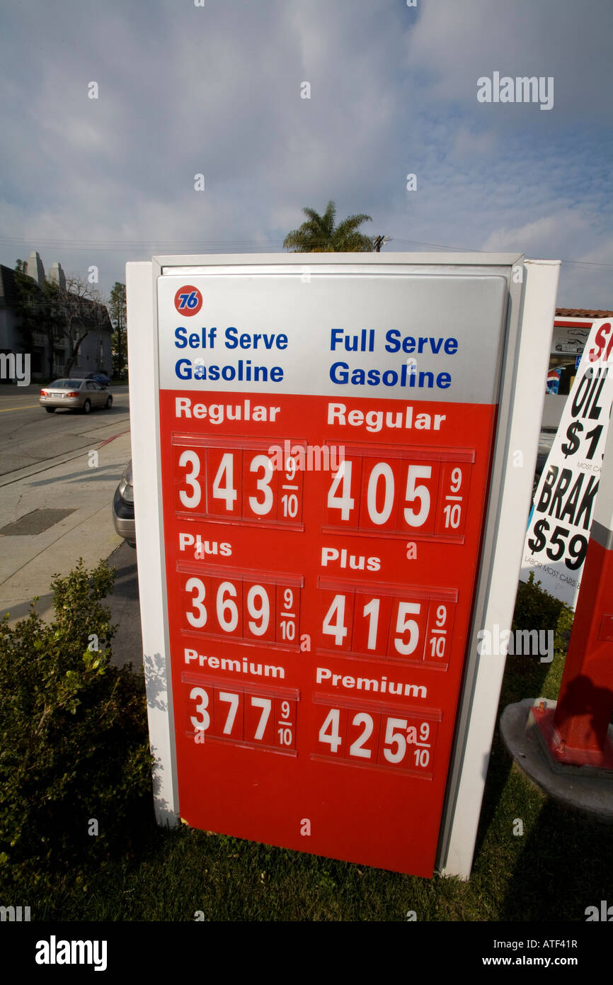 4,00 $ pour la vente de gaz à Beverly Hills, Californie, USA Banque D'Images