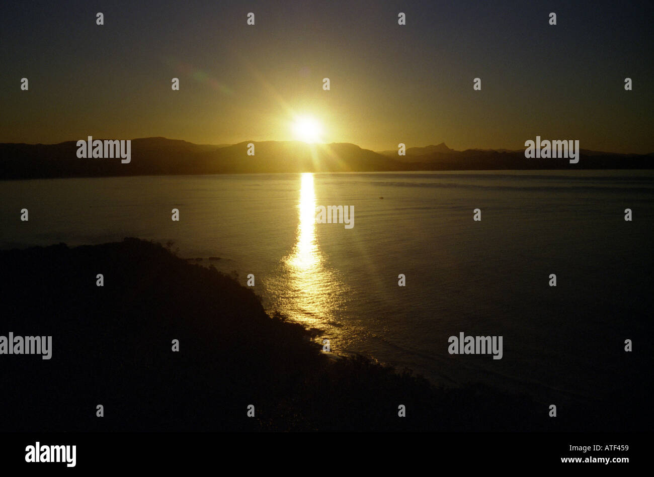 Magnifique coucher de soleil coloré suggestif spectacle naturel phénomène d'affichage lumineux Mackay Queensland Australie Banque D'Images