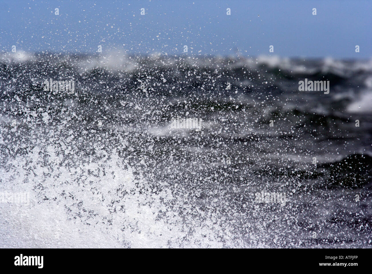 Réunion de deux vagues mer Banque D'Images