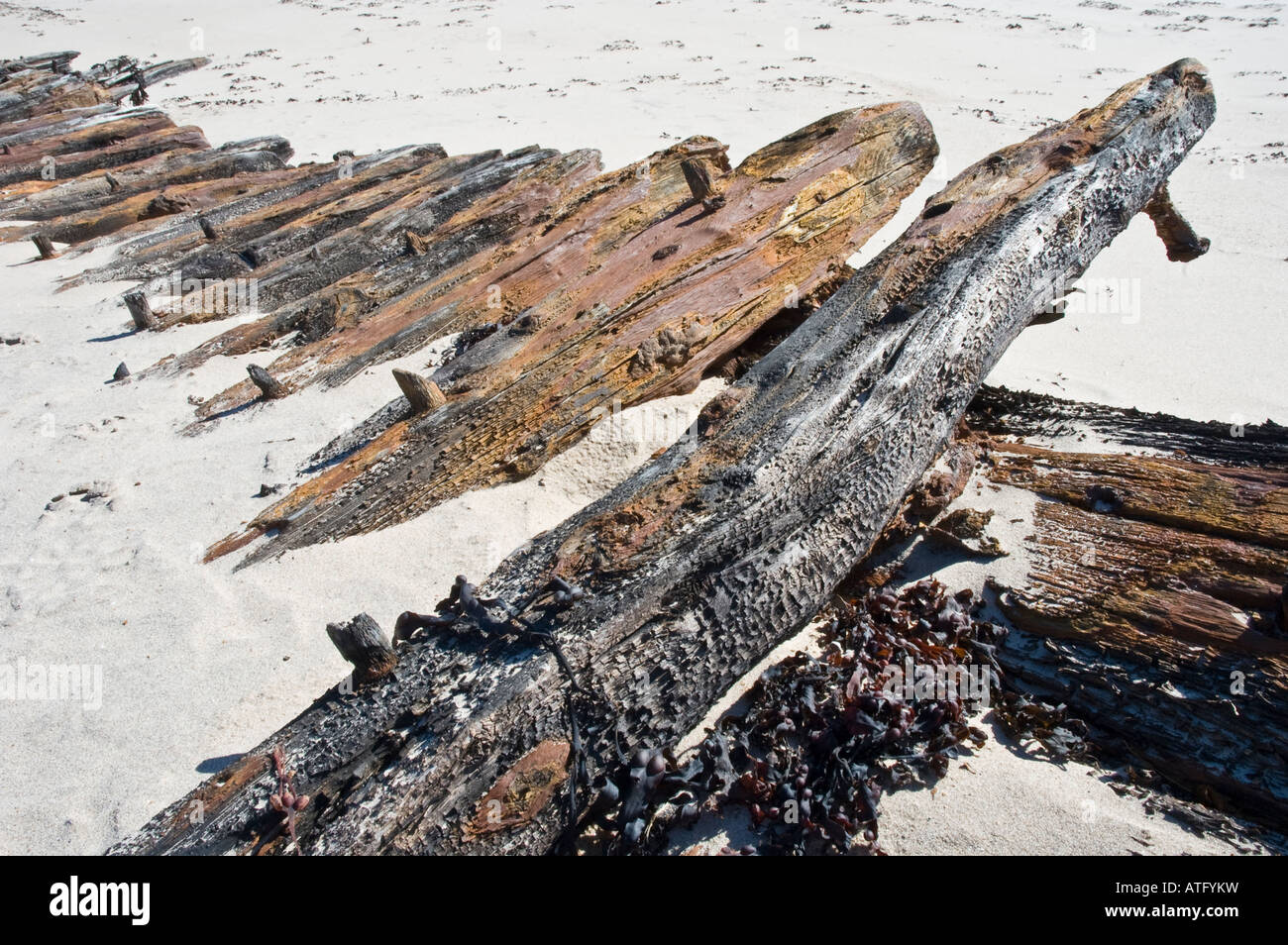 Vestiges de l'épave d'un bateau en bois sur une plage l'Ecosse Banque D'Images