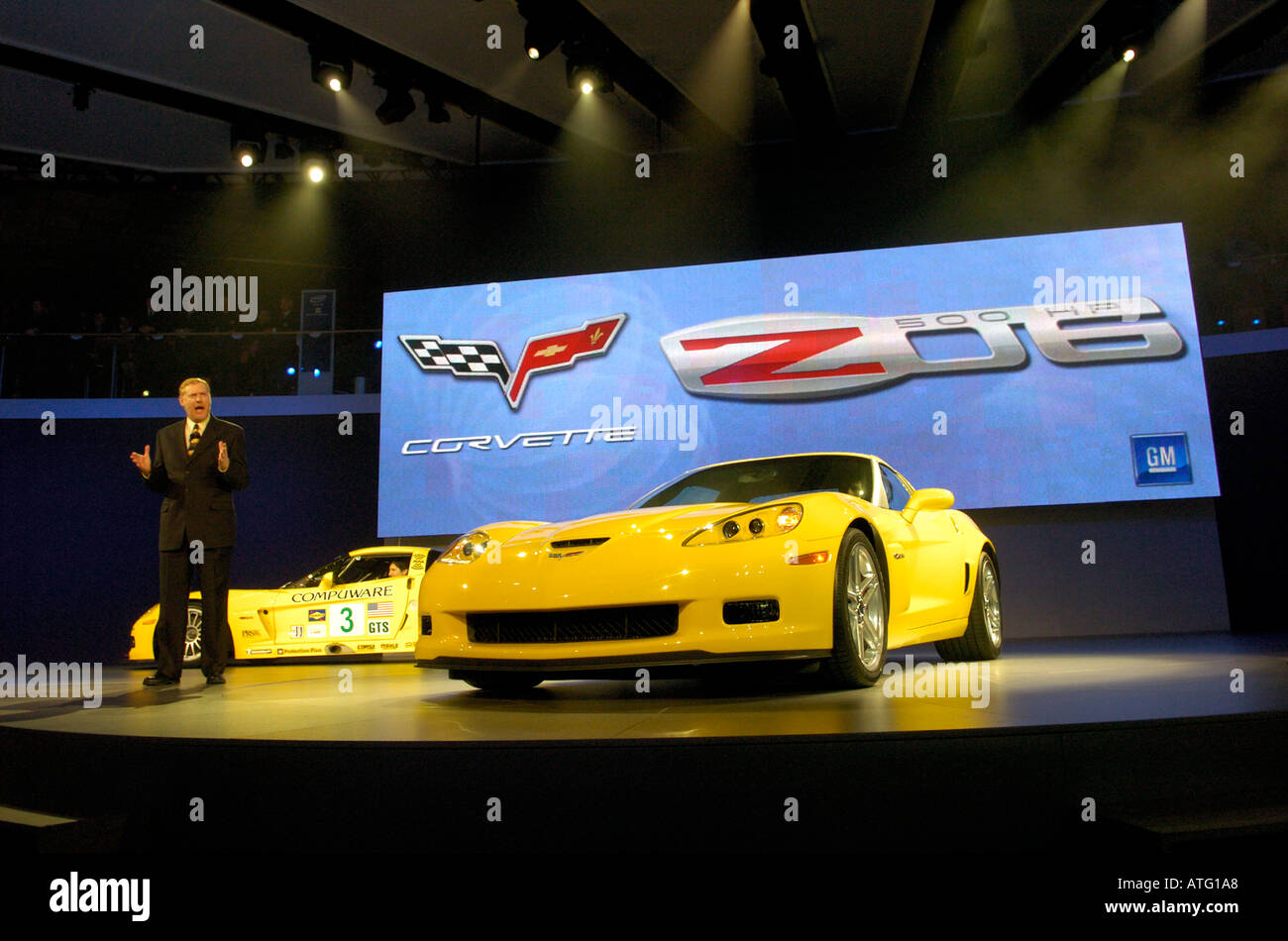 Chevrolet Corvette Z06 introduction avec GM VP Tom Stevens au North American International Auto Show 2005 Banque D'Images