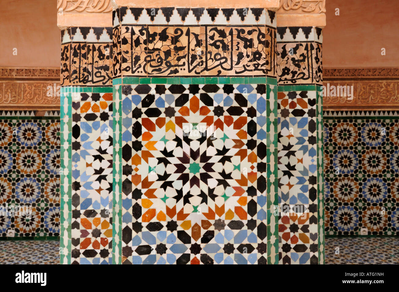 Carrelage détail à la Ali Ben Youssef Medersa Marrakech Maroc Banque D'Images