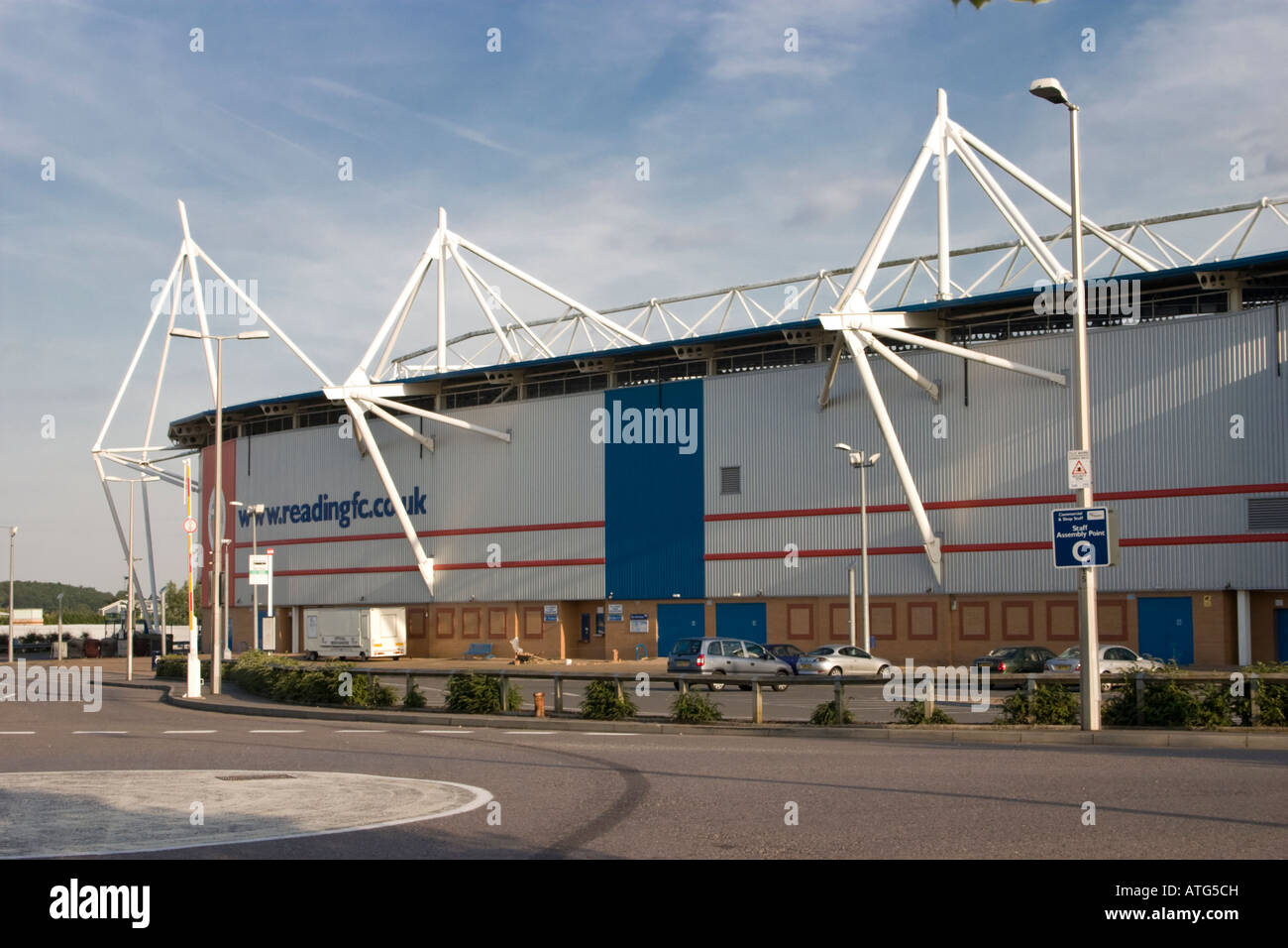L'extérieur du stade Madejski Reading Berkshire Banque D'Images