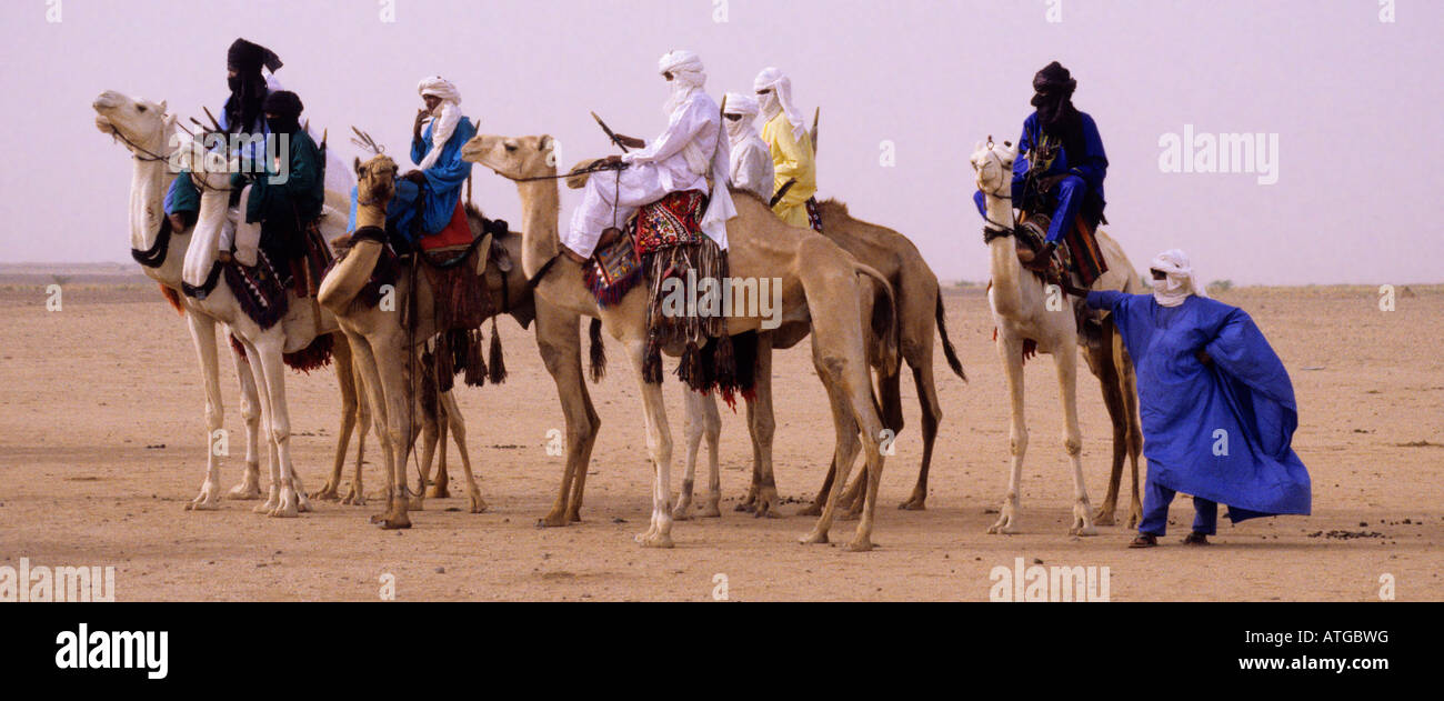 In-Gall, près d'Agadez, au Niger. Les touaregs se préparent à partir pour un voyage court. Banque D'Images