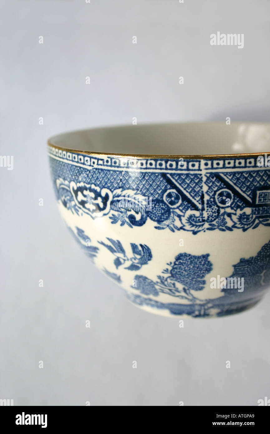 Style de motif saule chine sucrier avec ligne or Banque D'Images