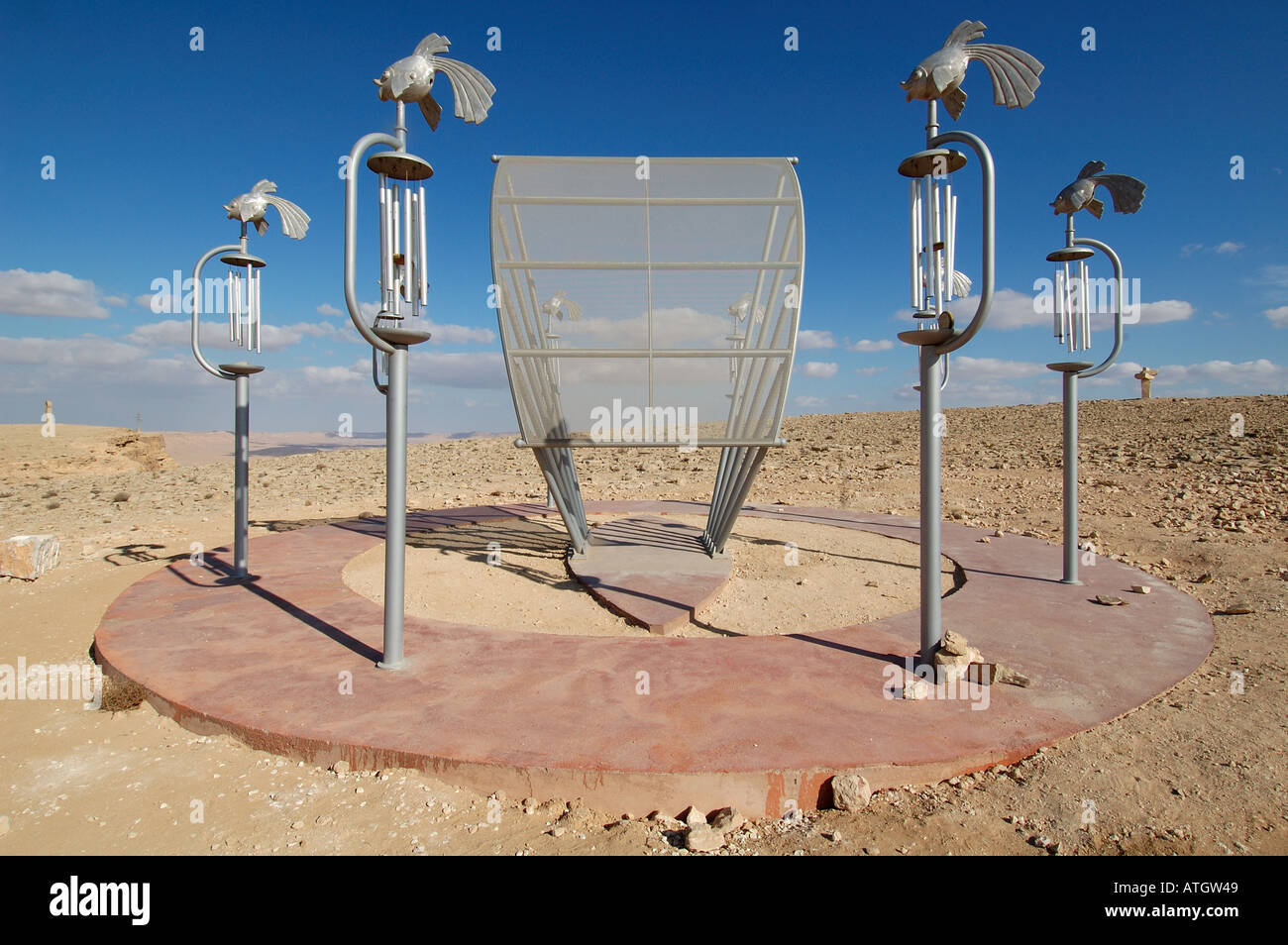 Sculpture sonore 'navire du désert' par sculpteur israélien Nitzan Refaeli au Desert Sculpture Park à Mitzpe Ramon désert du Neguev dans le sud d'Israël Banque D'Images