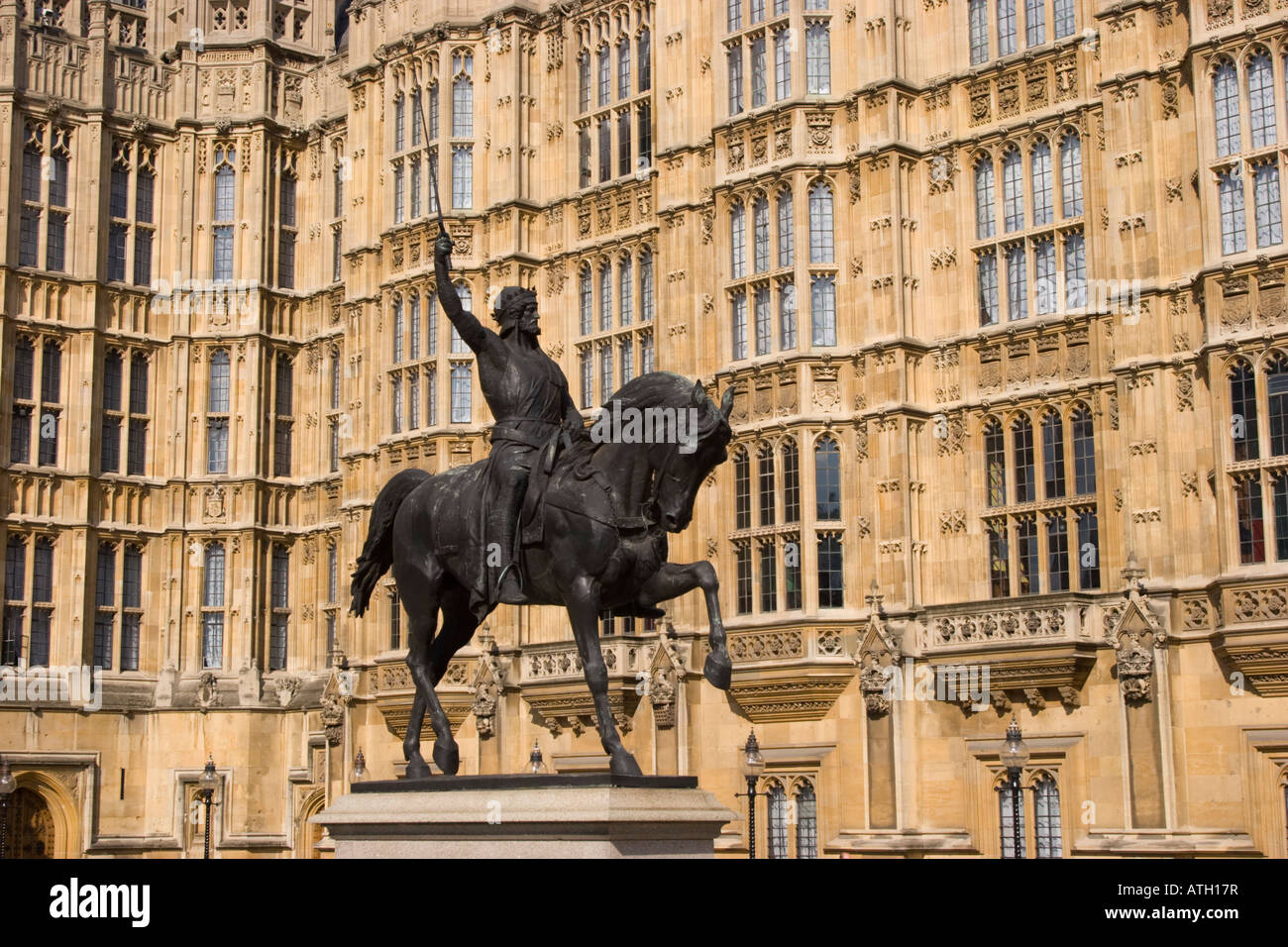 Statue du roi Richard Coeur de Lion à l'extérieur du Parlement Banque D'Images