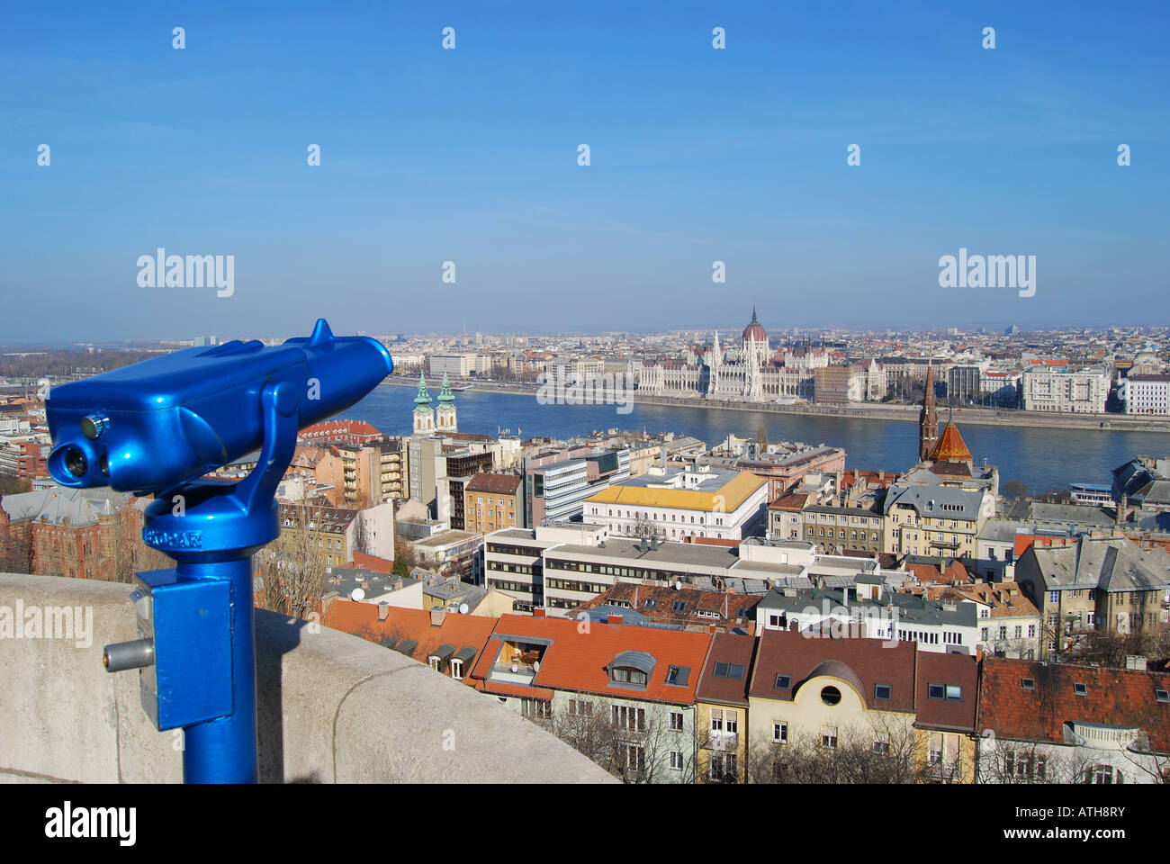 Vue sur la ville à partir du Bastion des Pêcheurs, le quartier du château de Buda, à Budapest, Hongrie Banque D'Images