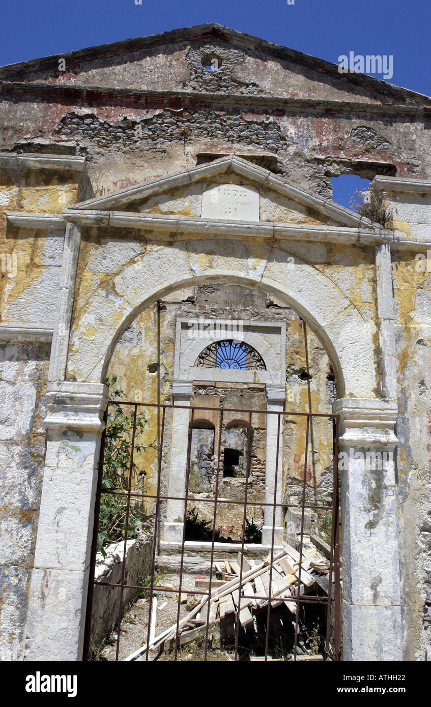 Un des nombreux marchands de maisons abandonnées sur l'île grecque de Symi ou Simi Banque D'Images