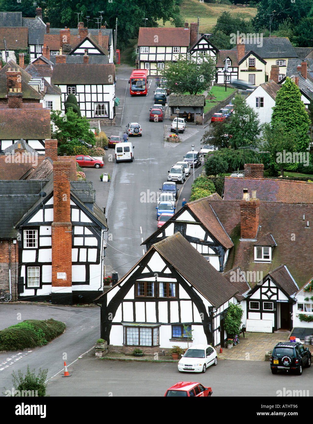 Maisons à colombages avec crucks dans le Herefordshire village de Weobley. Banque D'Images