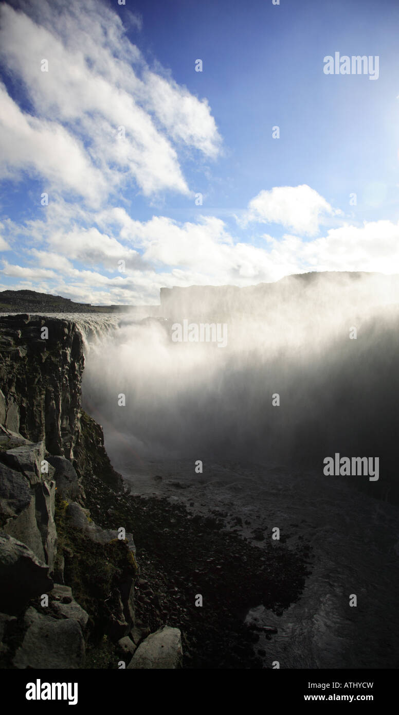 Regardant vers le bas de la cascade Dettifoss Islande Banque D'Images