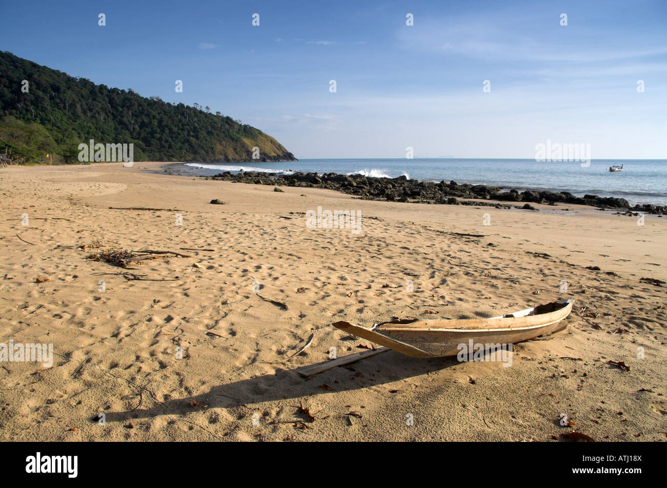 La Thaïlande, Ko Lanta, Ao Mai Pai, vue sur la plage Photo Stock - Alamy