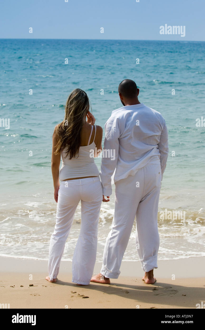 Couple au bord de la mer Banque D'Images