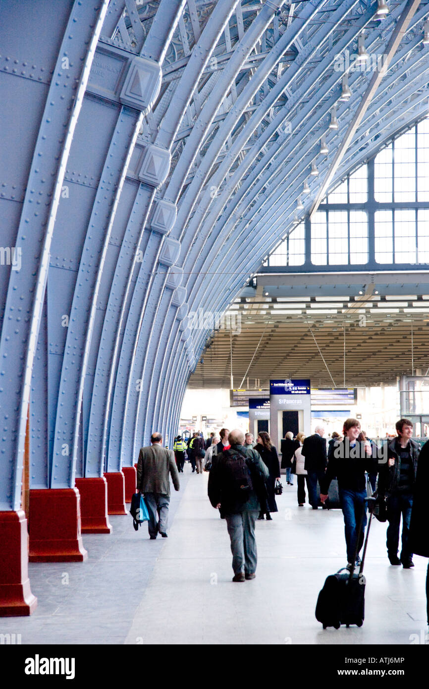 La Barlow Hangar, restauré de St Pancras International Station, London, England Banque D'Images