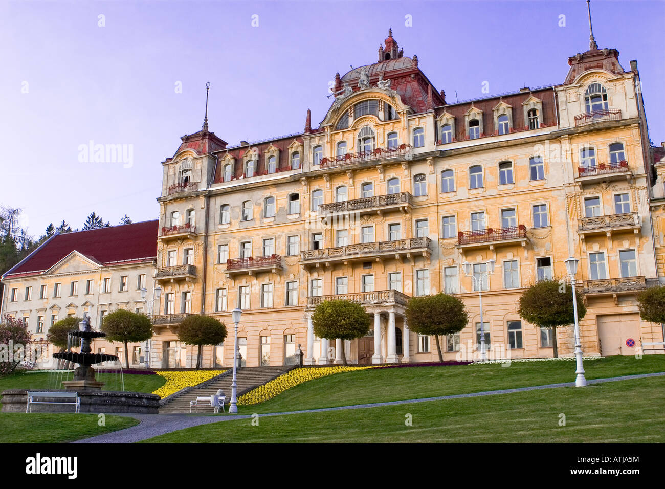 Un typique bâtiment néo-classique à Mariánské Lázně, République Tchèque Banque D'Images