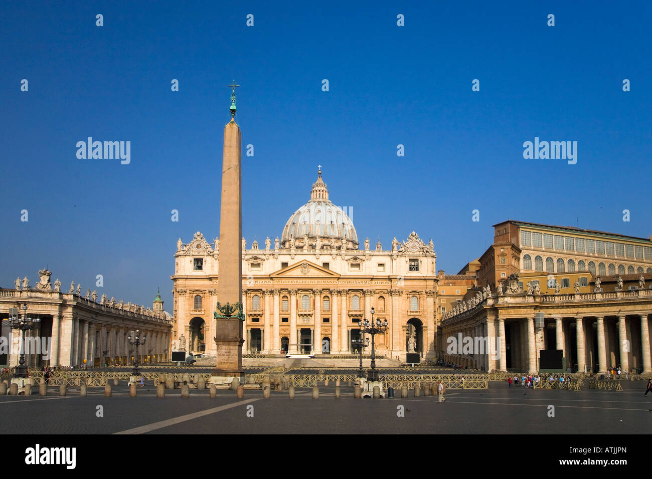 St Peter s place Piazza S Pietro Bernini et la colonnade s Rome Italie Banque D'Images
