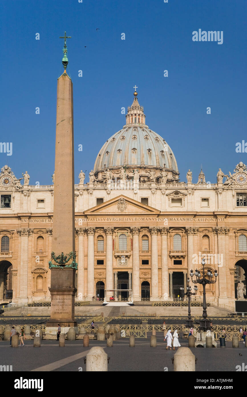 St Peter s place Piazza S Pietro Bernini et la colonnade s Rome Italie Banque D'Images