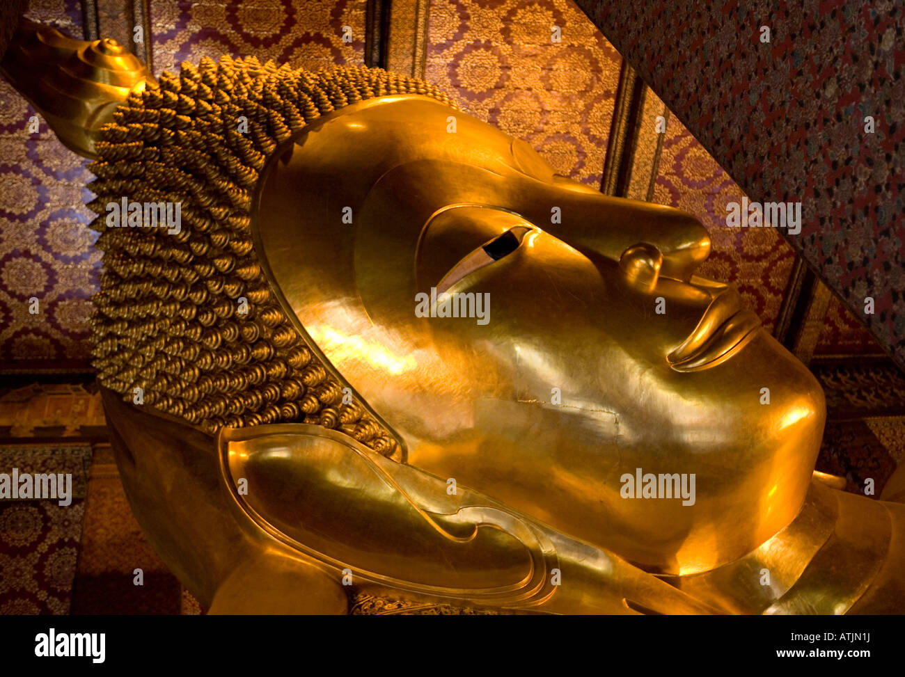 Golden Buddha couché Wat Po Bangkok Thailande Asie du sud-est Banque D'Images