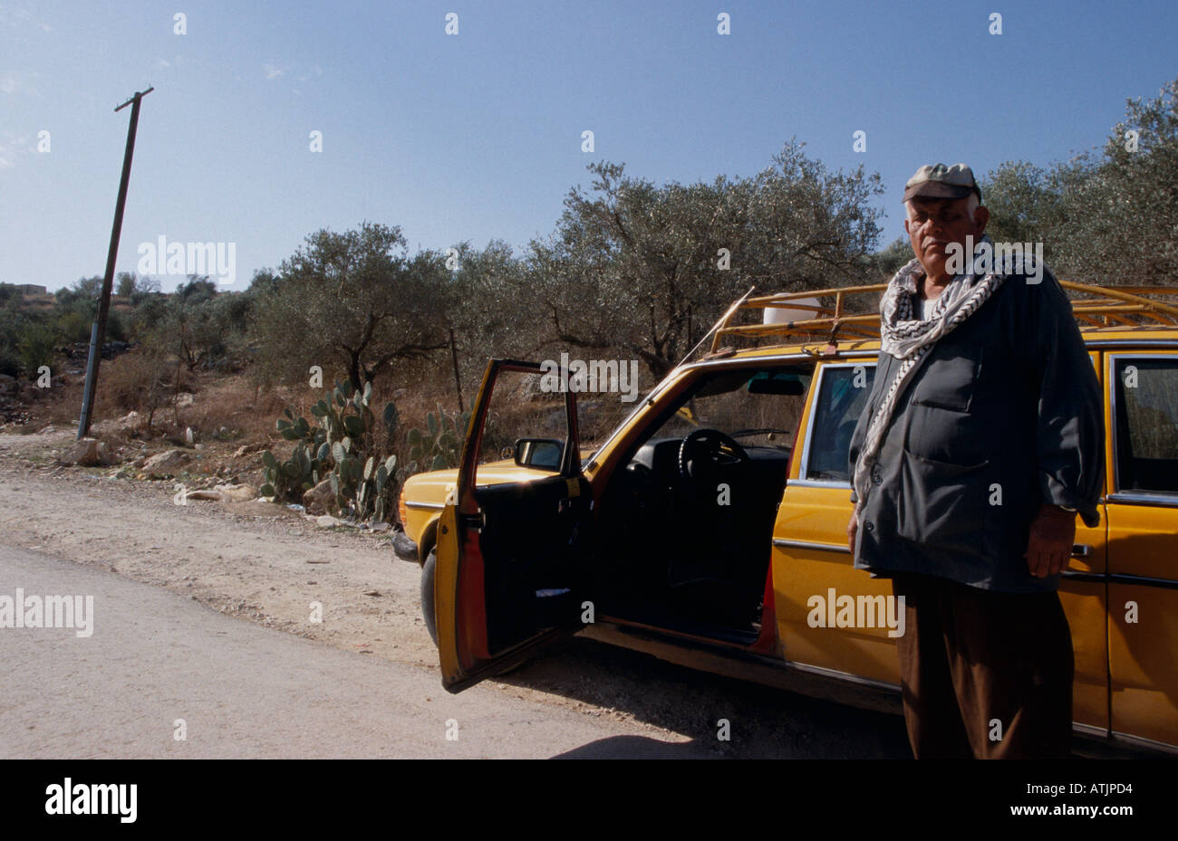 Un chauffeur de taxi à Tulkarem Cisjordanie Banque D'Images