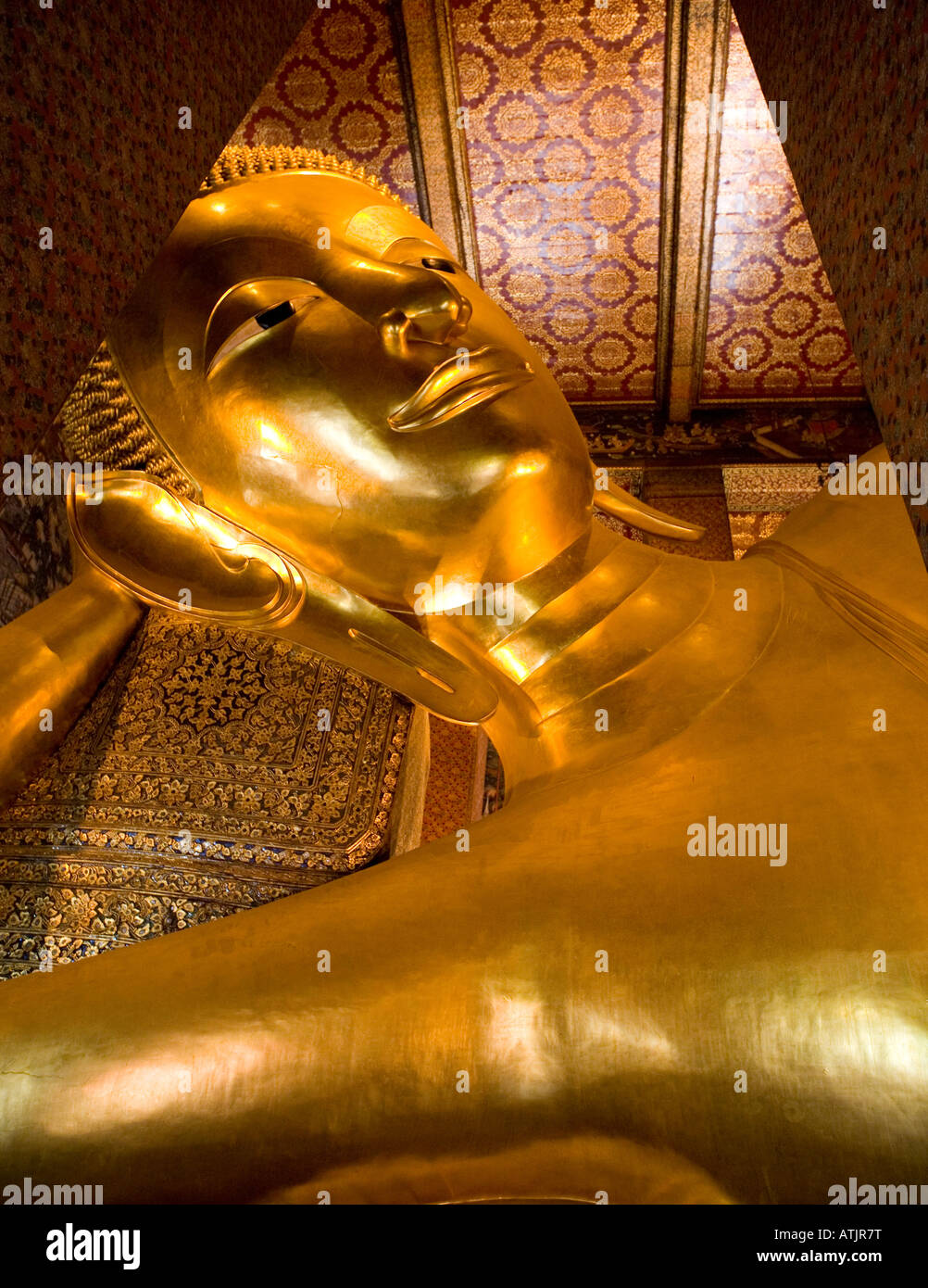 Golden Buddha couché Wat Po Bangkok Thailande Asie du sud-est Banque D'Images