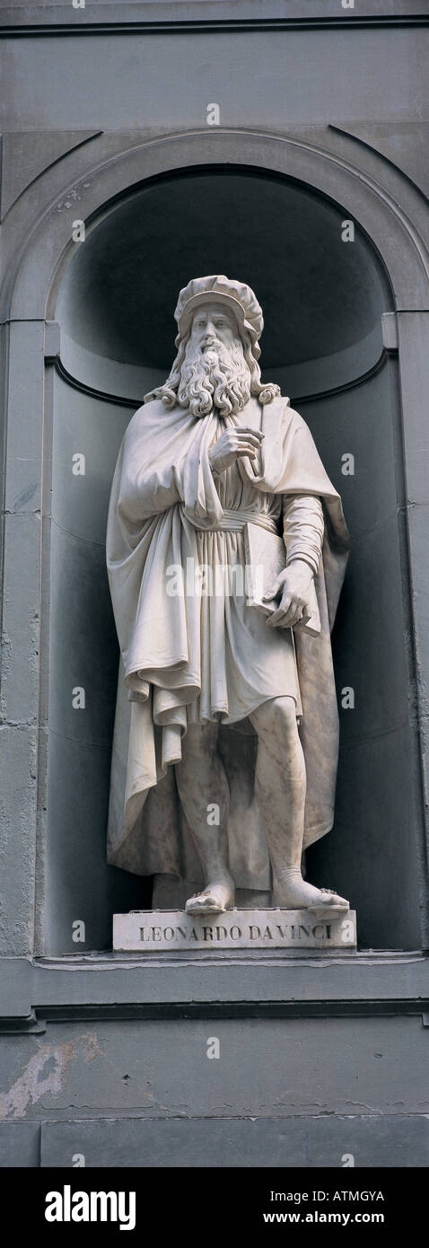 Statue de léonard de Vinci Galleria degli Uffizi Florence Toscane Italie Europe Banque D'Images