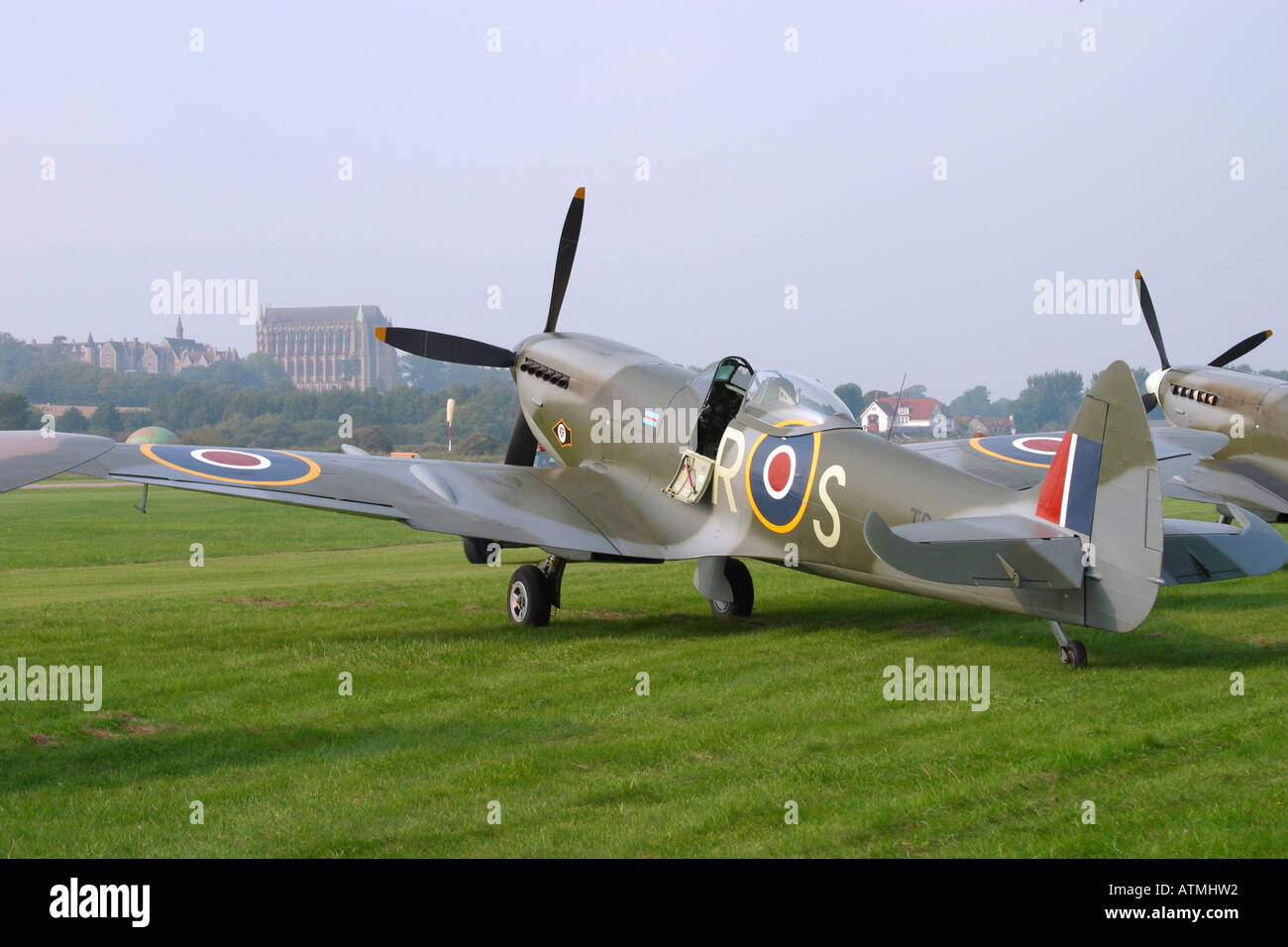 Spitfire alignés à Shoreham Airshow, West Sussex, England, UK Banque D'Images