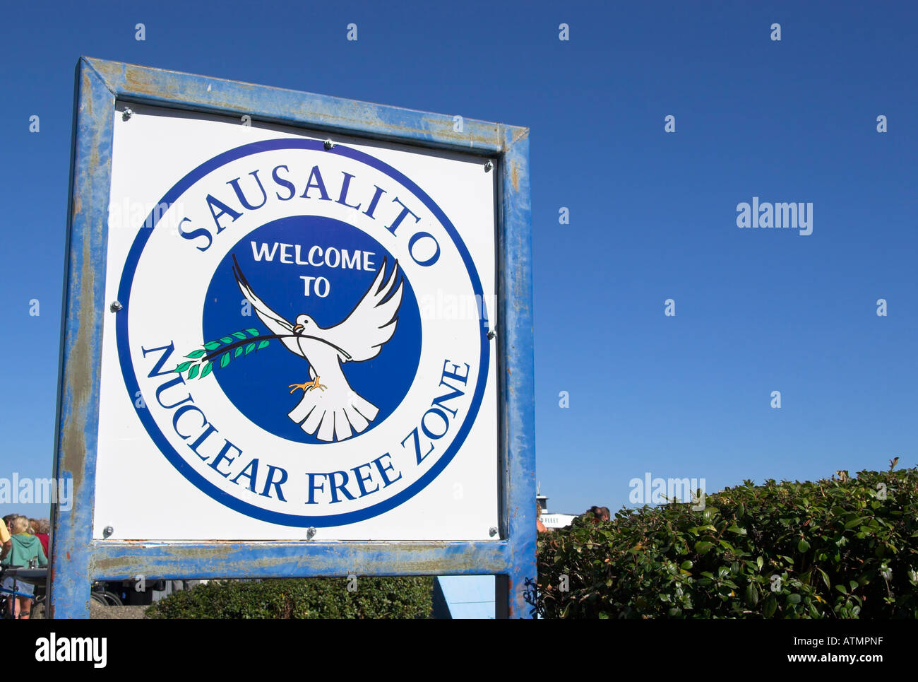 Une zone exempte d'armes nucléaires et panneau de bienvenue à Sausalito, Californie, USA (septembre 2006) Banque D'Images