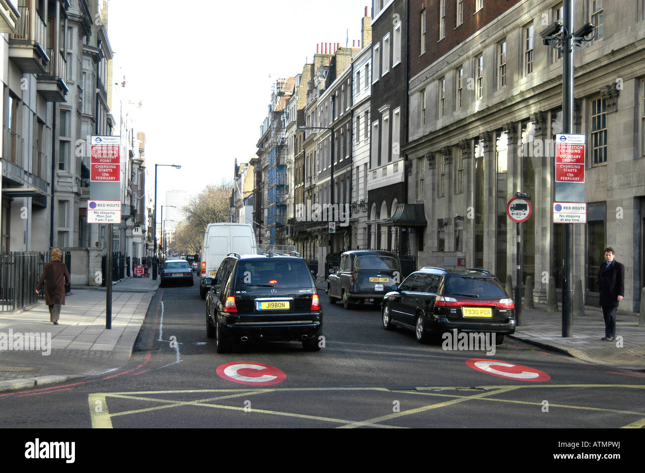 Grand 4x4 entrant dans la zone de péage urbain de Londres Angleterre Royaume-uni Banque D'Images