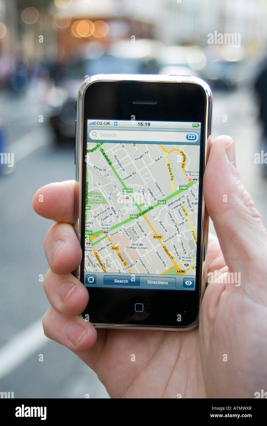 Google maps sur l'iPhone d'Apple, London, England, UK Banque D'Images