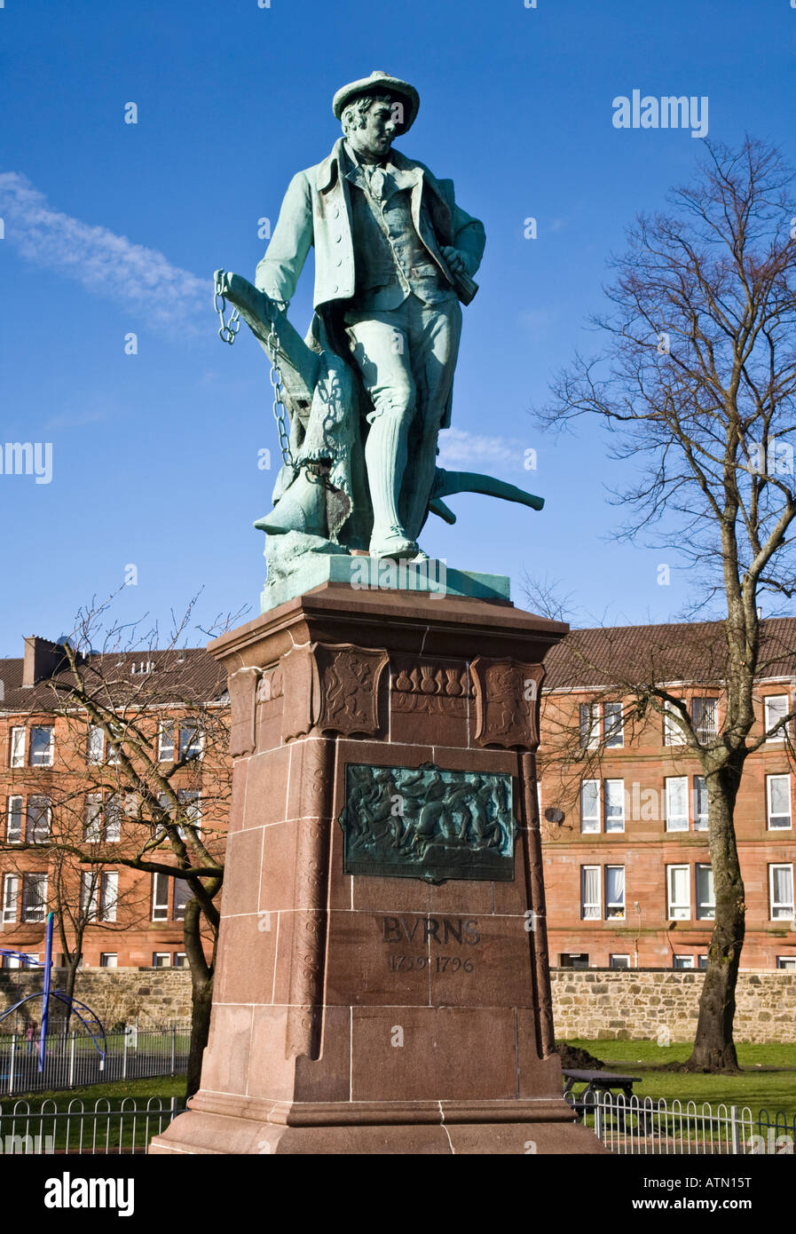 F. W. Pomeroy le populaire statue de Robert Burns 1759 -1796 poète national de l'Écosse Ecosse Jardins De La Fontaine Paisley. Banque D'Images