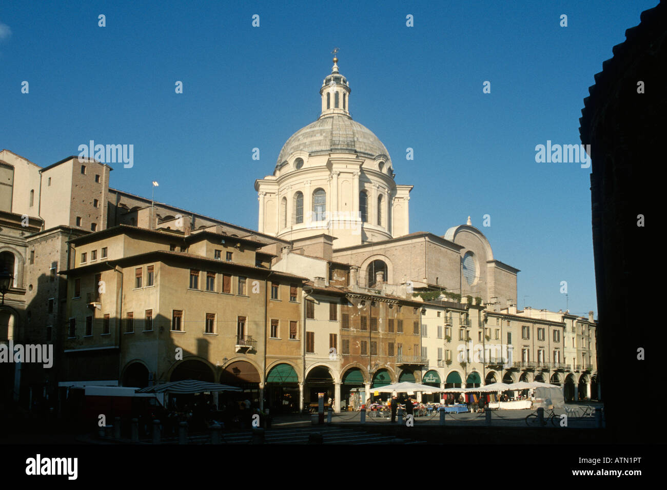 Mantova Italie Piazza delle Erbe Banque D'Images