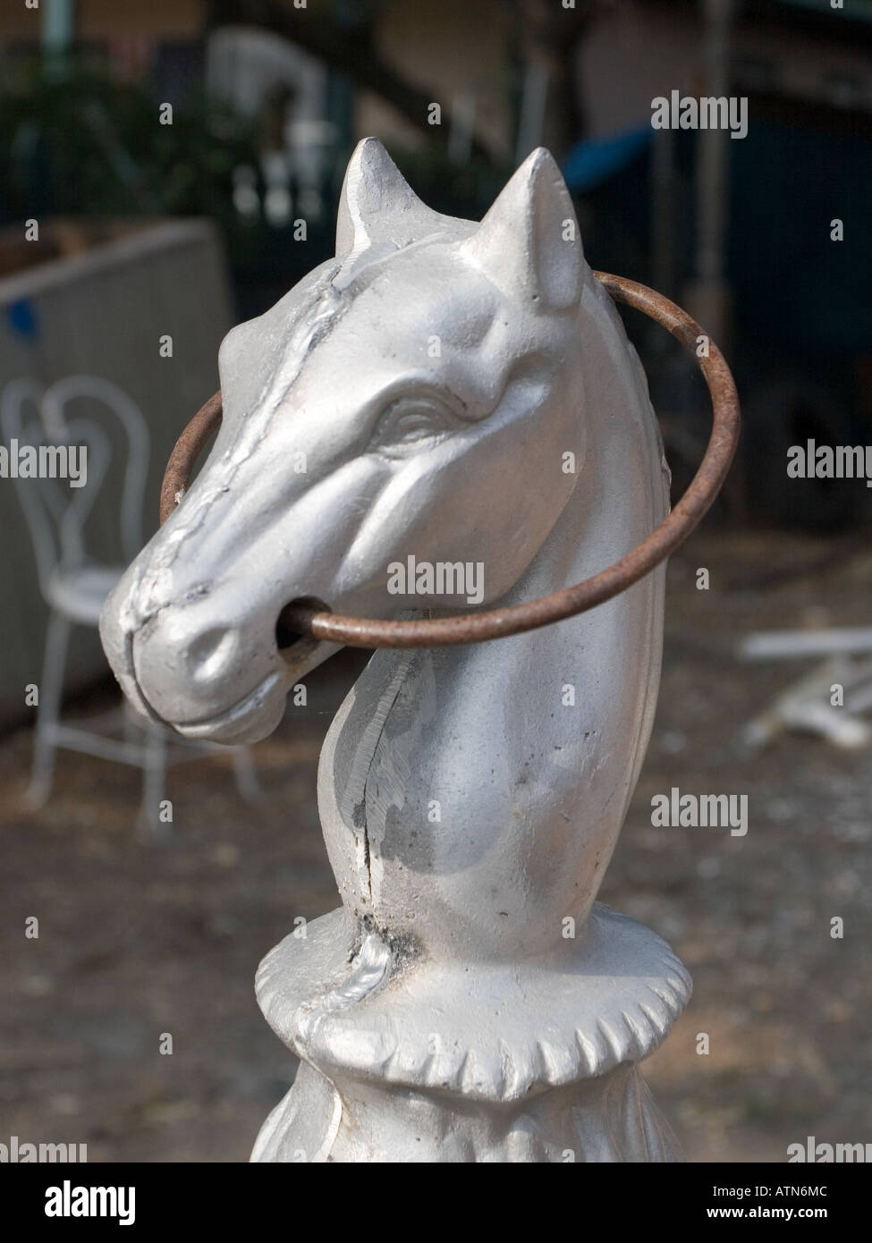 Tête de cheval antique bague de retenue sur Montana Street Banque D'Images