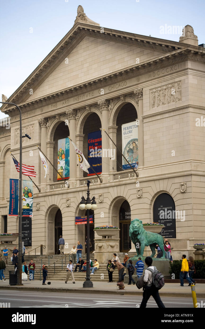 L'Art Institute de Chicago, dans l'Illinois, l'étape avant de nombreuses personnes les touristes les visiteurs entrant sortant Banque D'Images
