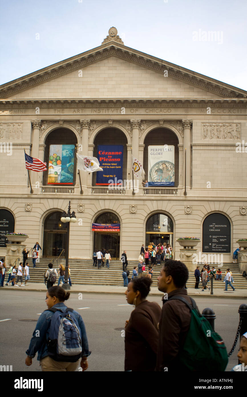 L'Art Institute de Chicago, dans l'Illinois, l'étape avant de nombreuses personnes les touristes les visiteurs entrant sortant Banque D'Images