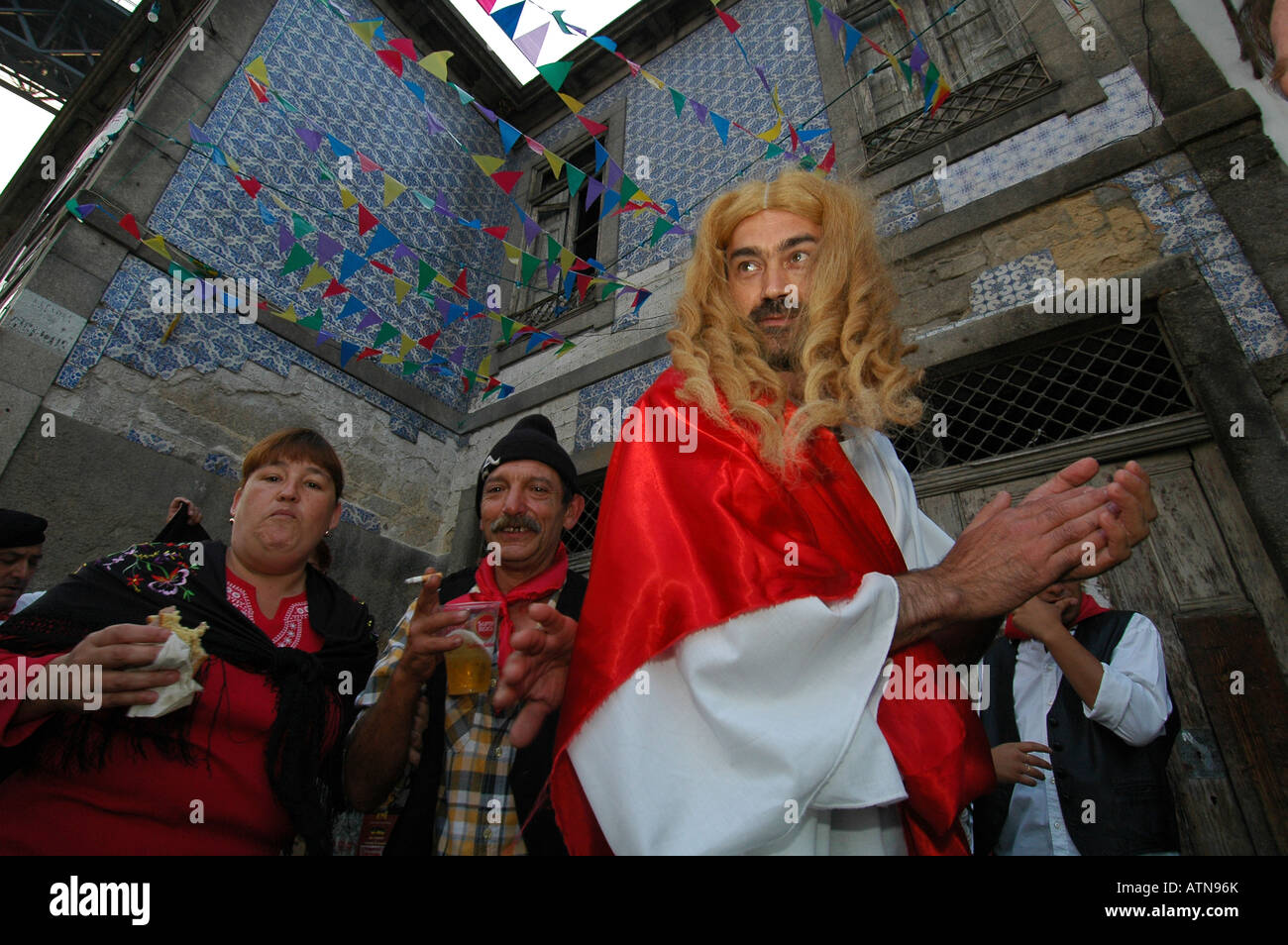 Membres de la communauté tsigane célèbre Festa de Sao Joao do Porto ou fête de la St Jean dans la ville de Porto au nord du Portugal Banque D'Images