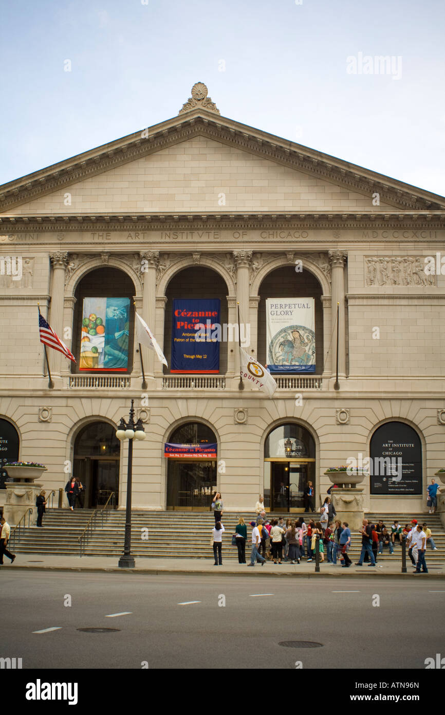 L'Art Institute de Chicago, dans l'Illinois, l'étape avant de nombreuses personnes les touristes les visiteurs entrant sortant Banque D'Images