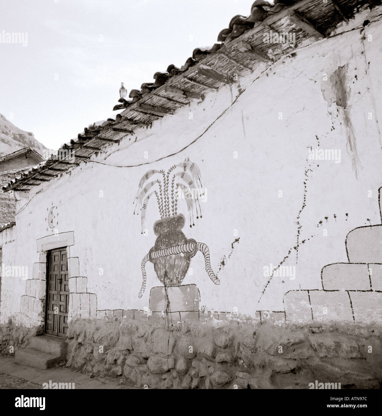 L'art de mur dans l'ancienne ville Inca de Pisac dans la vallée sacrée dans les Andes péruviennes au Pérou en Amérique du Sud. Voyage d'art Banque D'Images