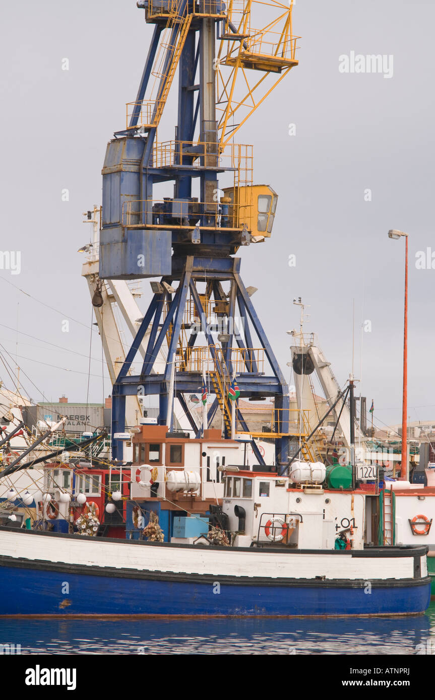 Le port de Lüderitz en Namibie avec un porte-conteneurs au port de l'Afrique de l'chargement Banque D'Images