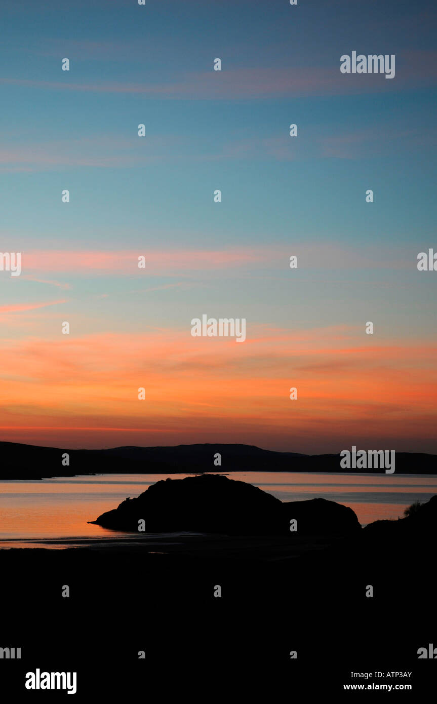Coucher de soleil sur la baie de Gruinard, Wester Ross, North West Highland Ecosse sur la côte nord route 500 Banque D'Images