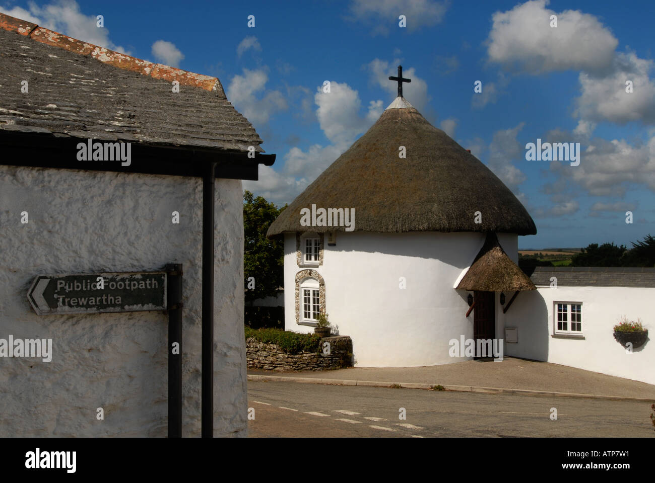 Maison ronde à l'entrée de Veryan à Cornwall UK Banque D'Images
