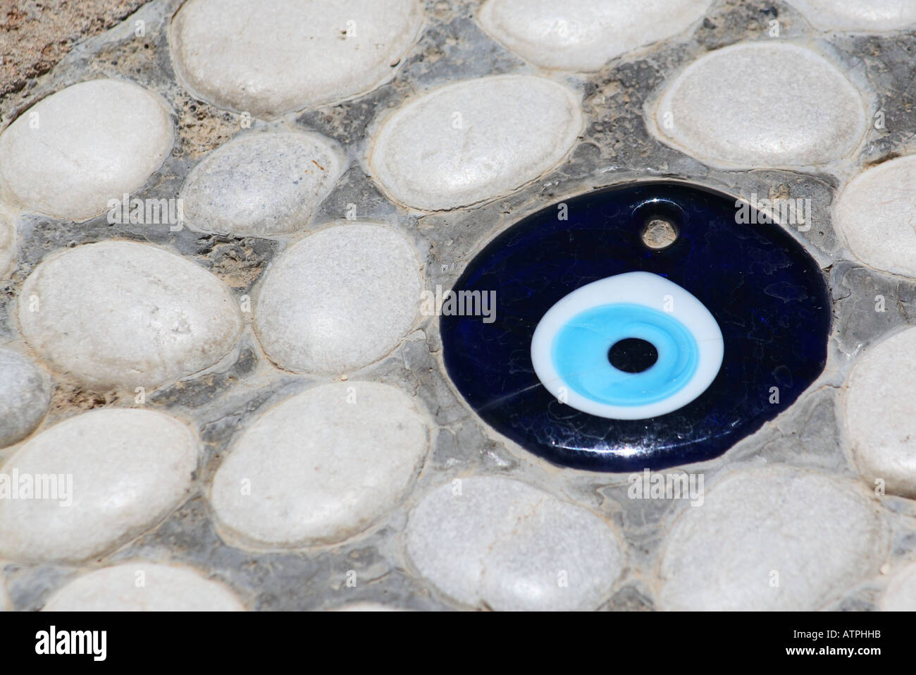 Le grec All Seeing Eye placés dans le chemin. Banque D'Images