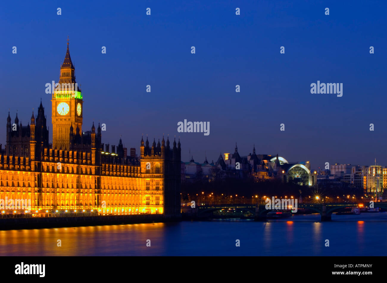 Chambres du Parlement et de la Tamise au crépuscule London United Kingdom Banque D'Images