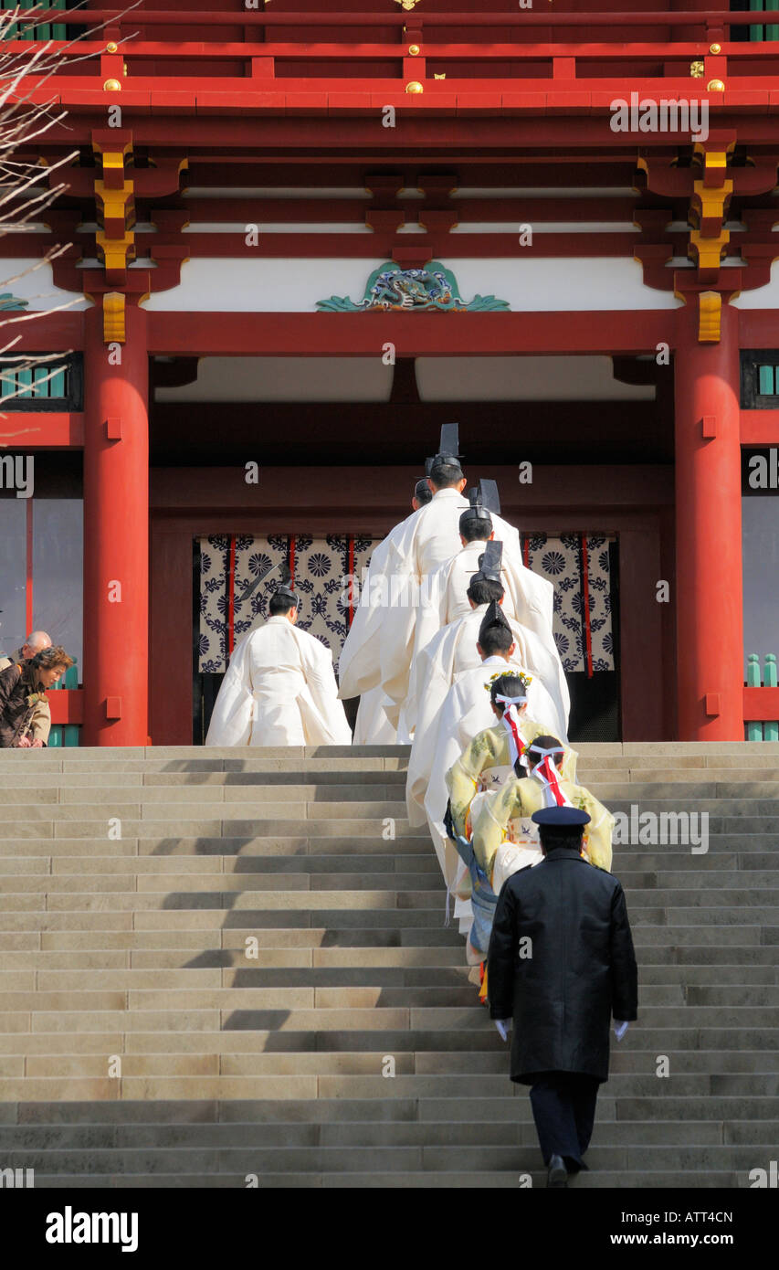 Les moines bouddhistes se préparer pour la cérémonie, Kamakura Daikokuten JP Banque D'Images